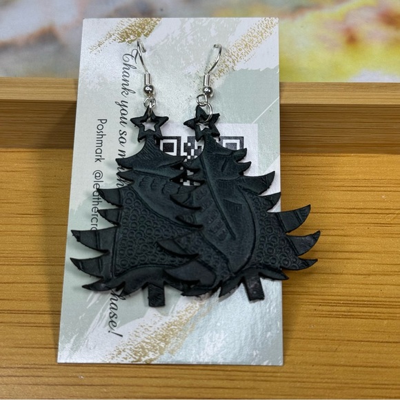 Fancy Christmas Tree Earrings embossed green leather hand crafted - Picture 6 of 6